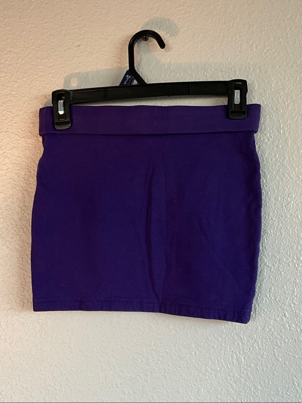 Deep purple mini skirt - Picture 3 of 3